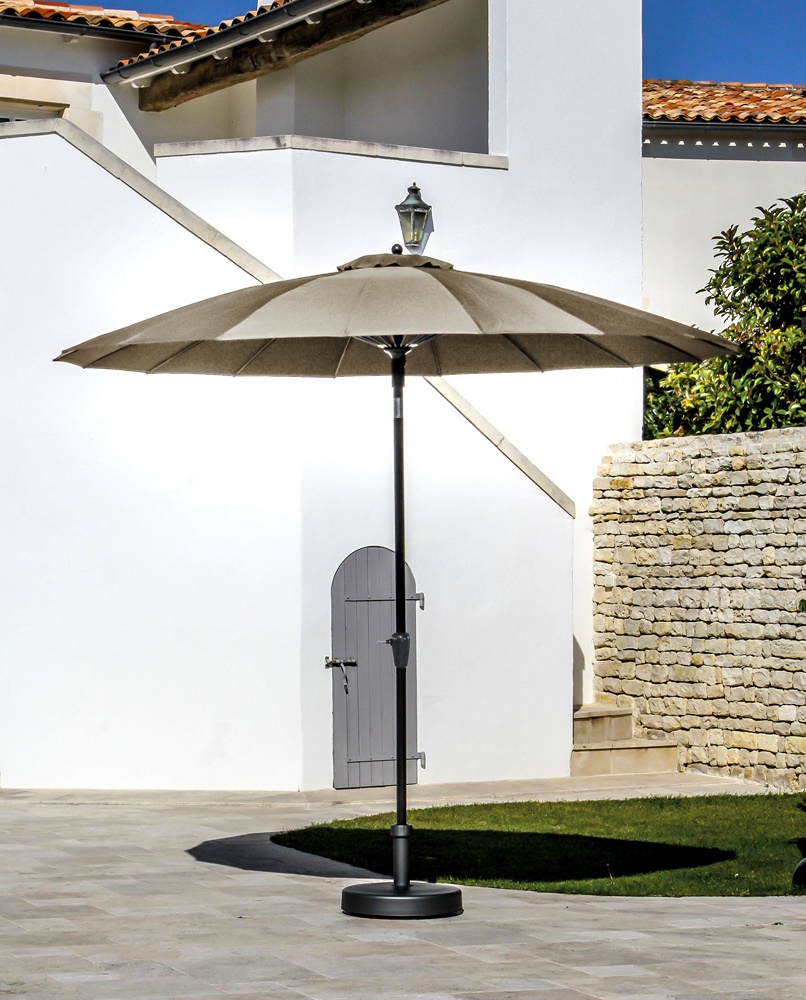 Parasol taupe en fibre pagode inclinable avec manivelle PROLOISIRS - 300cm